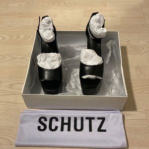 NWT Perfect Condition Schultz Black Platform “Elsie” Sandal Heels